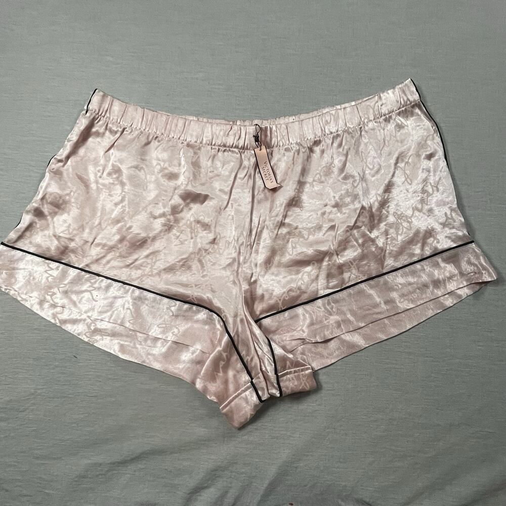 NWT Victoria’s Secret Women XL Satin Pajama Shorts Pink Logo‎ Print Sleepwear